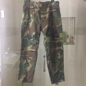 Army fatigues sz L